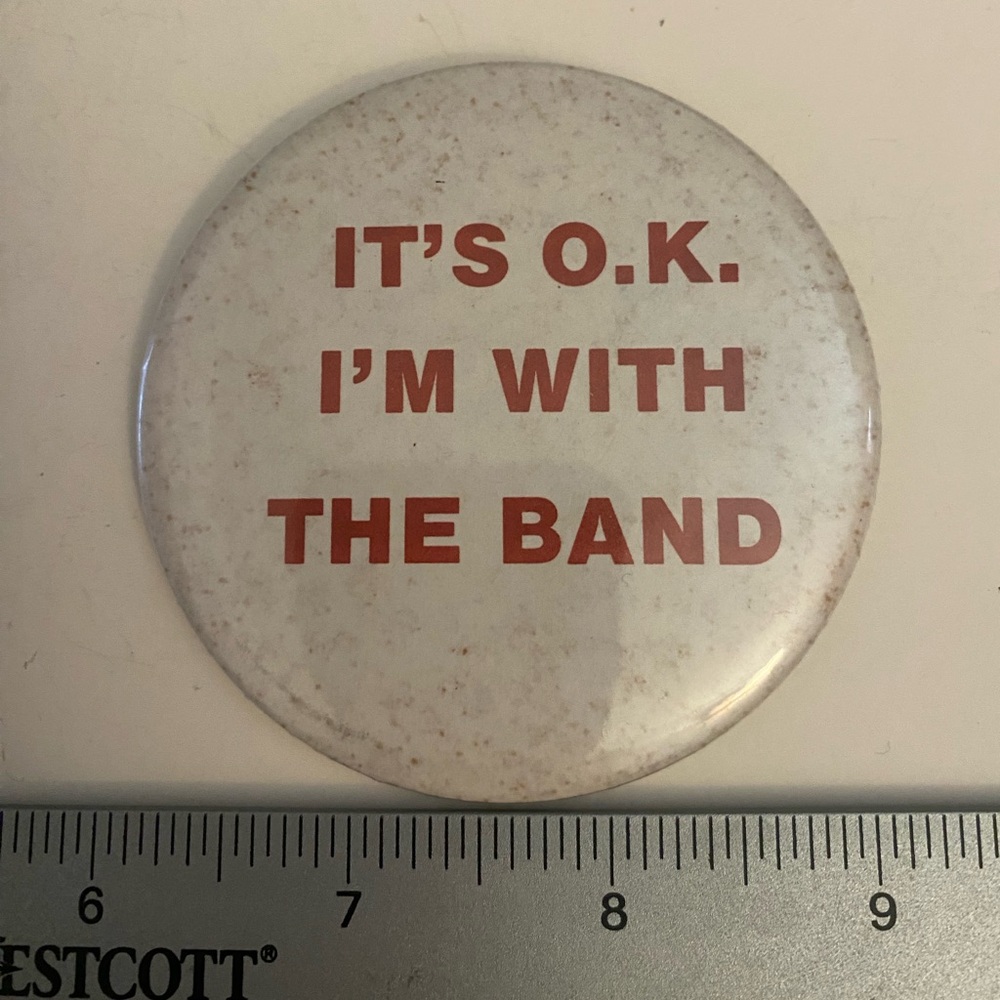 💥Vintage It’s OK I’m With The Band button - Picture 2 of 3